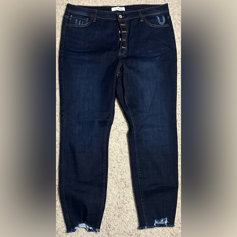 !! ADORABLE Plus Size 3XL KanCan Skinny/Distressed Jeans!!